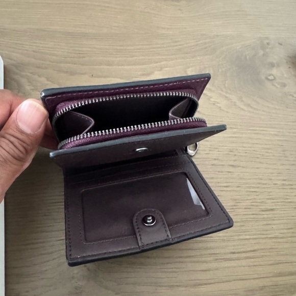 Brand new COACH wallet - Picture 3 of 6